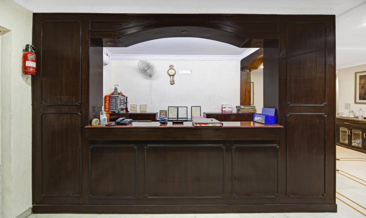 Itsy Hotels Arien International New Delhi Buitenkant foto