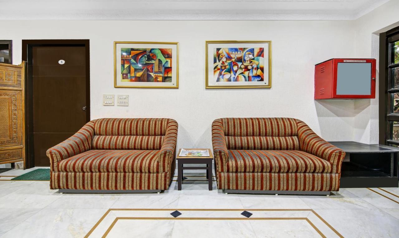 Itsy Hotels Arien International New Delhi Buitenkant foto