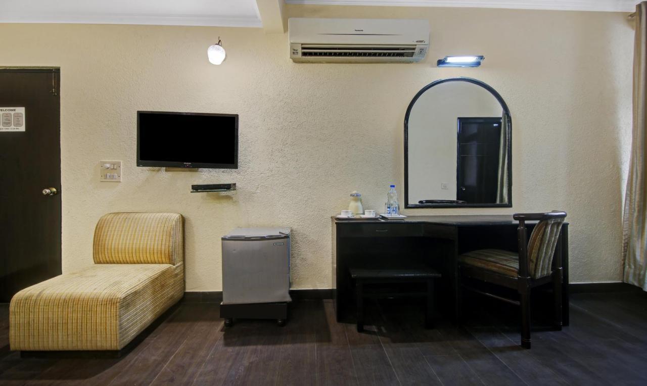 Itsy Hotels Arien International New Delhi Buitenkant foto